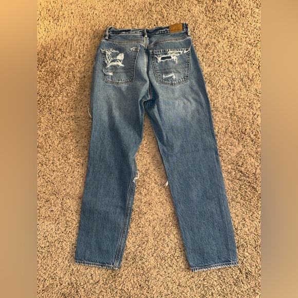 AE Ripped '90s Boyfriend Jean - Picture 6 of 15